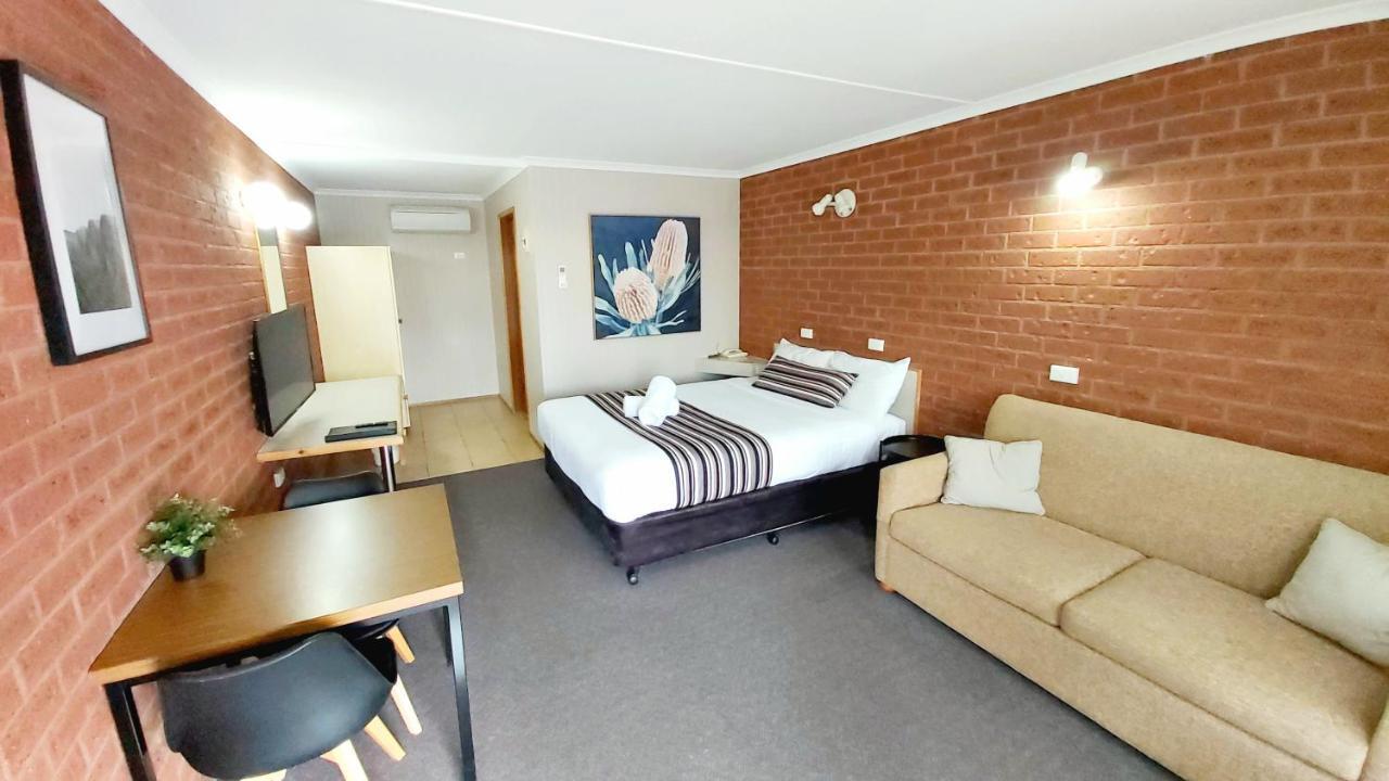 Country Mile Motor Inn Forbes Εξωτερικό φωτογραφία